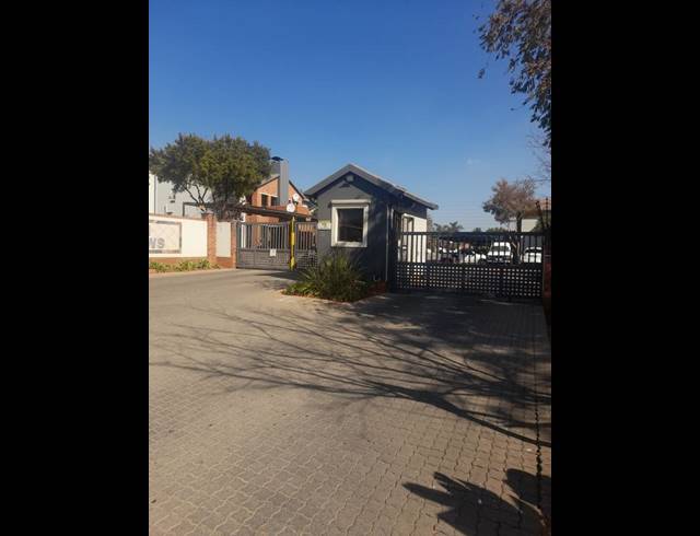 2 BEDROOM TOWNHOUSE FOR SALE IN TERENURE